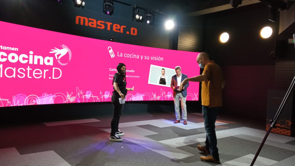 MasterDGrupo's tweet photo. Ultimando los detalles, en nada estamos en directo 🎥https://t.co/Q6h7wFibmE
#hostelería #sercocinero #serchef #formacióncocina #formaciónhostelería https://t.co/WjhzD65Dnu