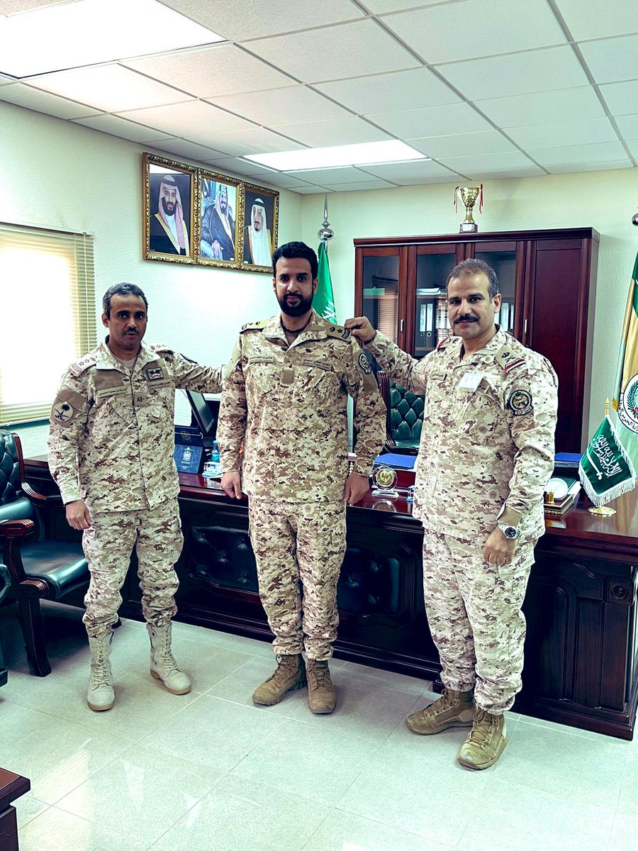 نبارك ونهنئ : هاني خلف سمران الحجري
بمناسبة الثقة الملكية الغالية وصدور الأمر الملكي بترقيته إلىٰ رتبة (مقدم) سائلين المولى أن تكون عوناً له في خدمة دينه ووطنه