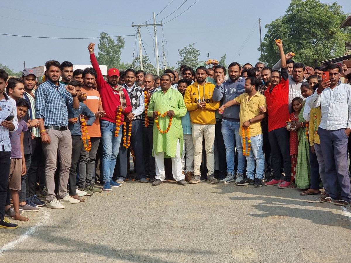 Narayan_Maihar's tweet photo. विन्ध्य पुनर्निर्माण की द्वितीय चरण में यात्रा लटागांव पहुंची जहां उपस्थित ग्राम वासियों द्वारा यात्रा का पुरजोर स्वागत किया गया! सभा में उपस्थित लोगों से आव्हान किया गया कि सभी लोग इस जनजागरण से जुड़े और अपने हक की बात करे ।
#विंध्य_जनजागरण_यात्रा
#हमारा_विंध्य_हमें_लौटा_दो https://t.co/Yhz6okTtiD