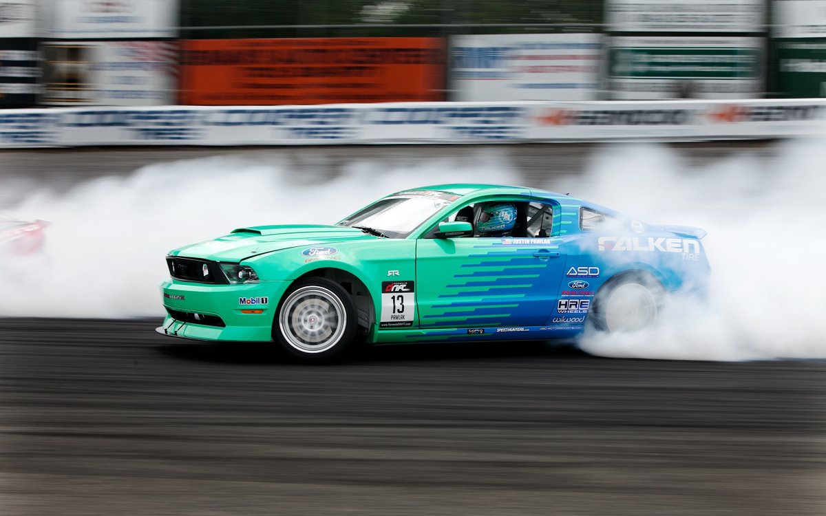 Drift windows. Форд Мустанг Фалкен. Форд Мустанг дрифт. Ford Mustang дрифтит. Ford Mustang Falken Team (2010).