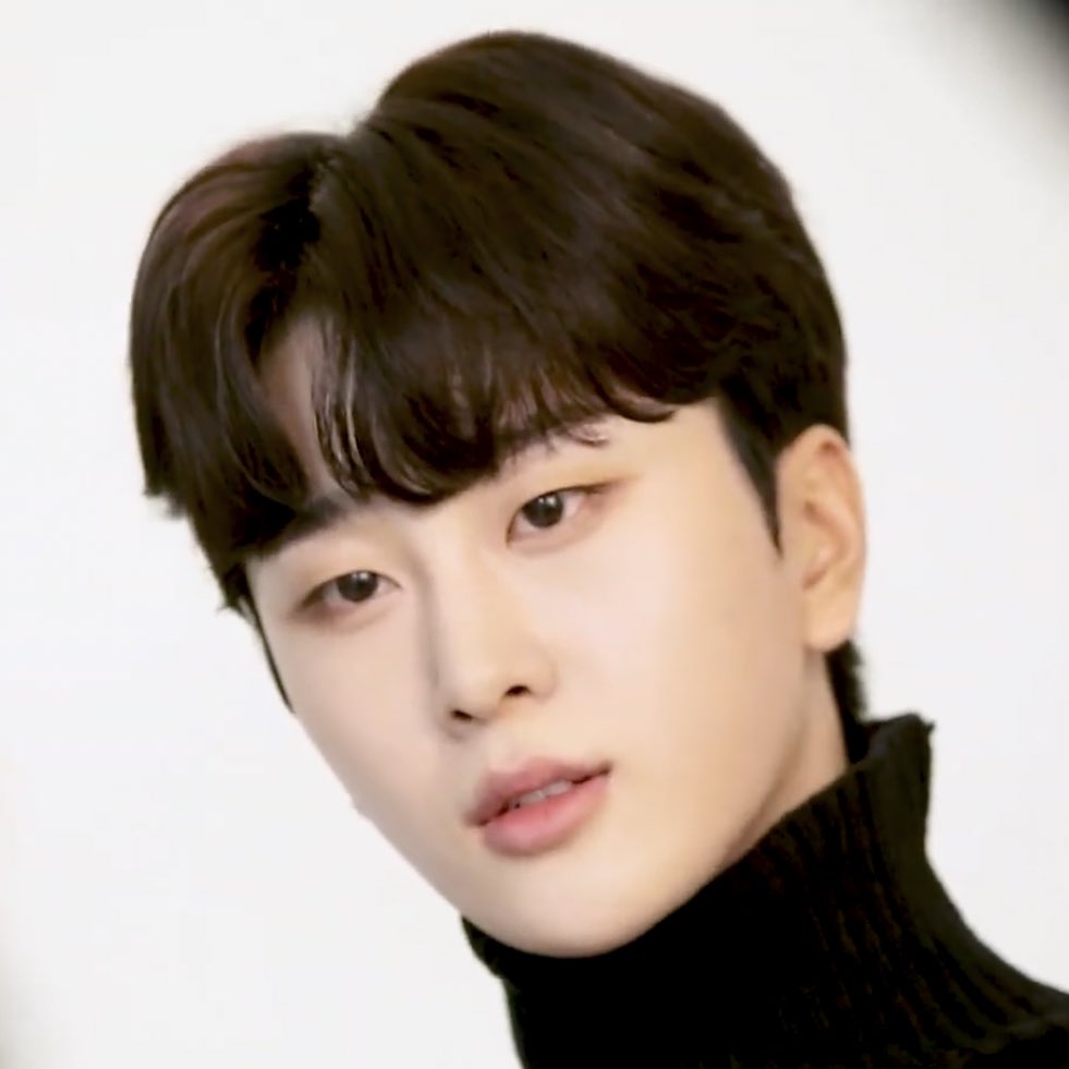 jinkwon131's tweet photo. 나물픽
가대하고잇을게 궈나🥺❤️❤️ https://t.co/MWjskFtBy9