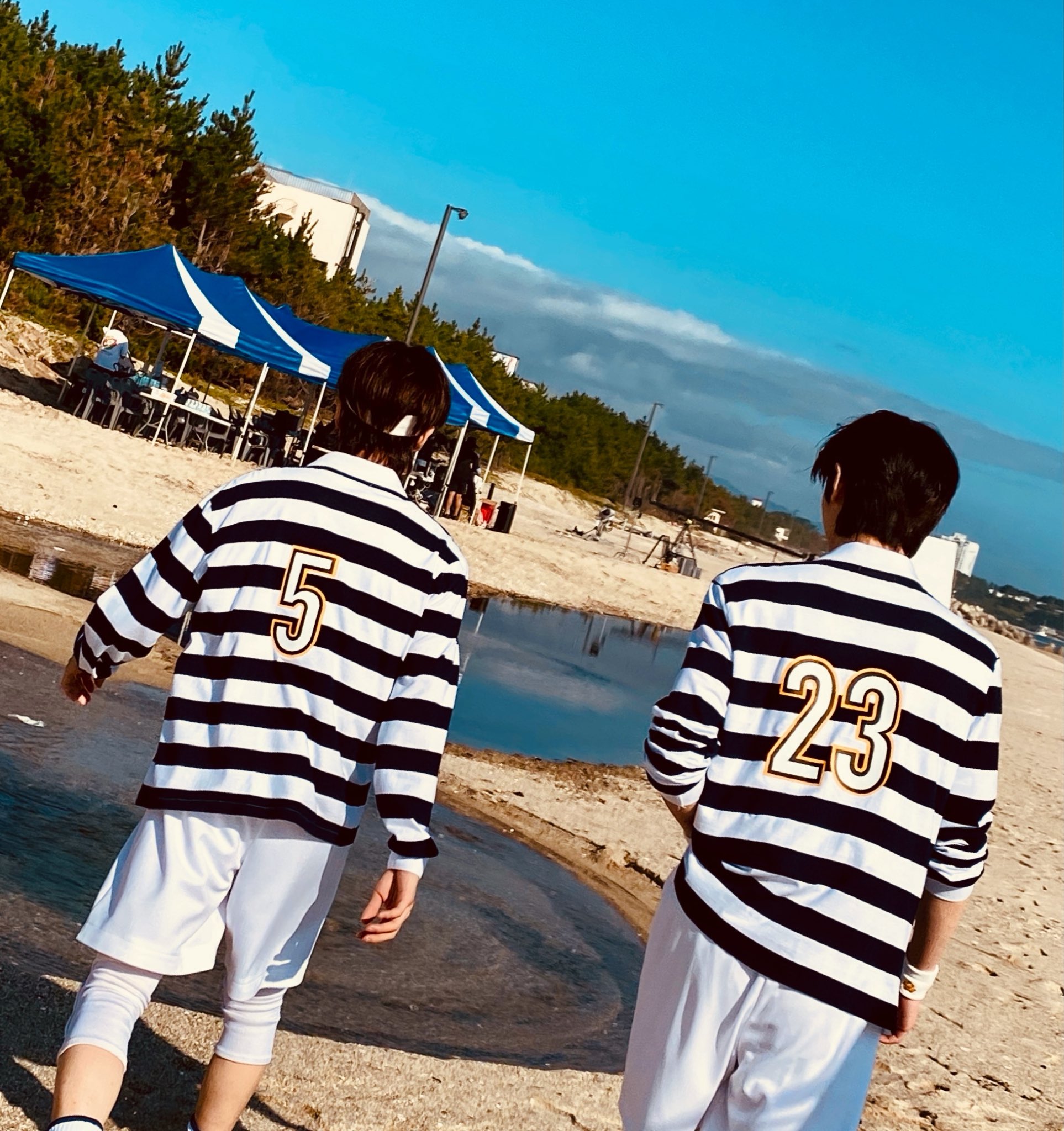 AoF⁷🔥 on X: @ENHYPEN_members Sunghoon waited for 5:23 PM to post this pic  because it's what their numbers are behind their shirt. JAKEHOON MAKING ME  CRY!😭😭😭  / X