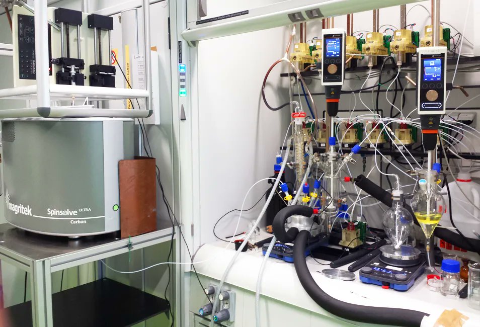 BAMResearch's tweet photo. Lab future has become reality with the #Chemputer @UofGlasgow - we've enhanced the already existing platform with suitable process analytics + powerful evaluation algorithms to get insights into chemical transformations taking place during operation: https://t.co/0mGBRKNRrH https://t.co/U7uqDKKk7y
