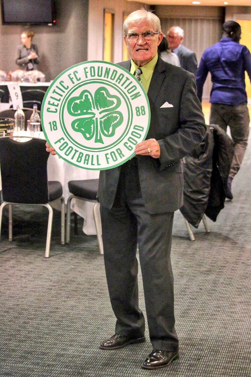 mickmccourt88's tweet photo. Last time I saw Bertie was a year ago when he and his son took time out their day to meet at a cafe so he could sign a Lisbon Lions print for a Foundation prize draw. I thanked him and his response was simply, “the Celtic support have given me everything son, it’s my pleasure.” https://t.co/U85Yi1kaDf