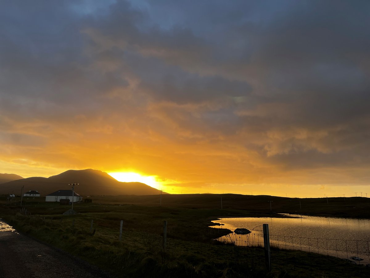 CSoilleir's tweet photo. A ’ghrian a’ deàrrsadh madainn an-diugh,  an dòchas soidhne latha math
#Howbeg #Uibhist #CnocSoilleir #Ceolas_uibhist #LCCUHI https://t.co/cESahDgsWo