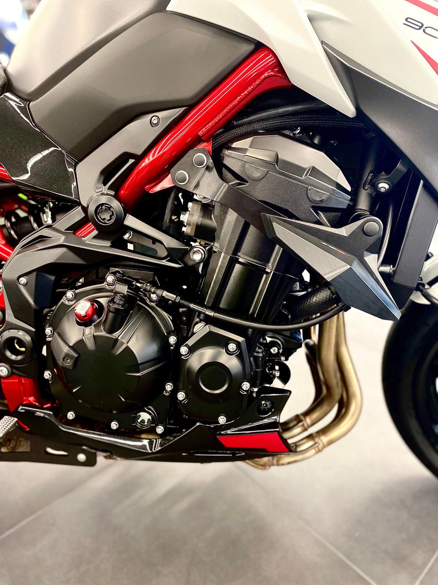 motoshop35's tweet photo. Du matos pour ta #Z900 MY2022... #Rizoma, #Puig, #Chaft, #ermax, #TopBlock et #Arrow. Rien que ça !
#motoshop35 #kawasakirennes #kawasaki #kawasakiz900 #my2022 https://t.co/jikkWEdCzz