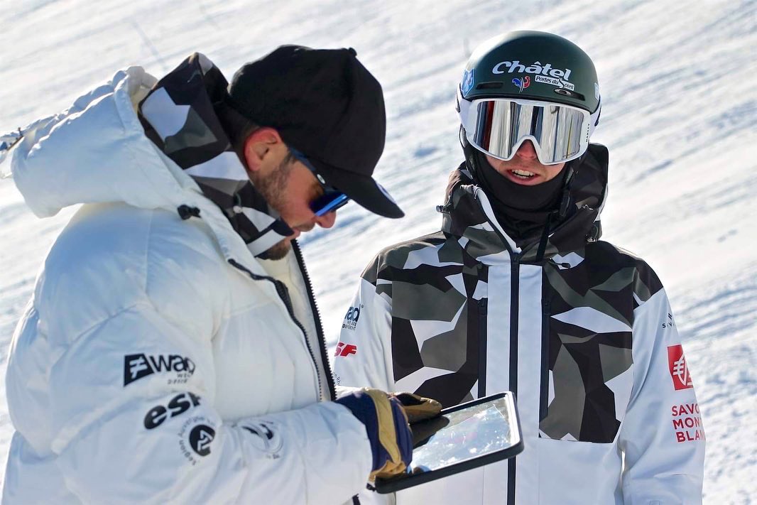 De superbes conditions d’entraînement sur le glacier de la grande motte ☀️Un grand merci🙏🏻 à @djux_snowgroomer pour la fabrication de la piste et @tignesofficiel pour leurs accueil 🤝 📸 @joshhimbury
