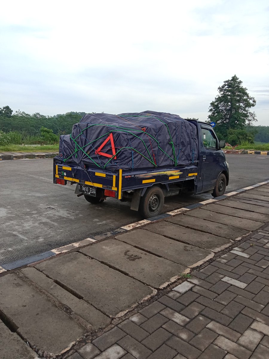 zekrems's tweet photo. Menerima jasa kirim barang/pindahan dalam &amp; luar kota, 082124066365 - 083875306765 https://t.co/hL9hL8usBF