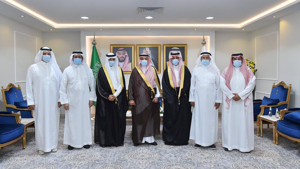 سمو امير منطقة نجران يلتقي رئيس ونائب وعدد من اعضاء المجلس البلدي بنجران والذي يستعرض مع سموه التقرير السنوي لأعمال وإنجازات المجلس ، ويثمن بلدي نجران دعم سموه.