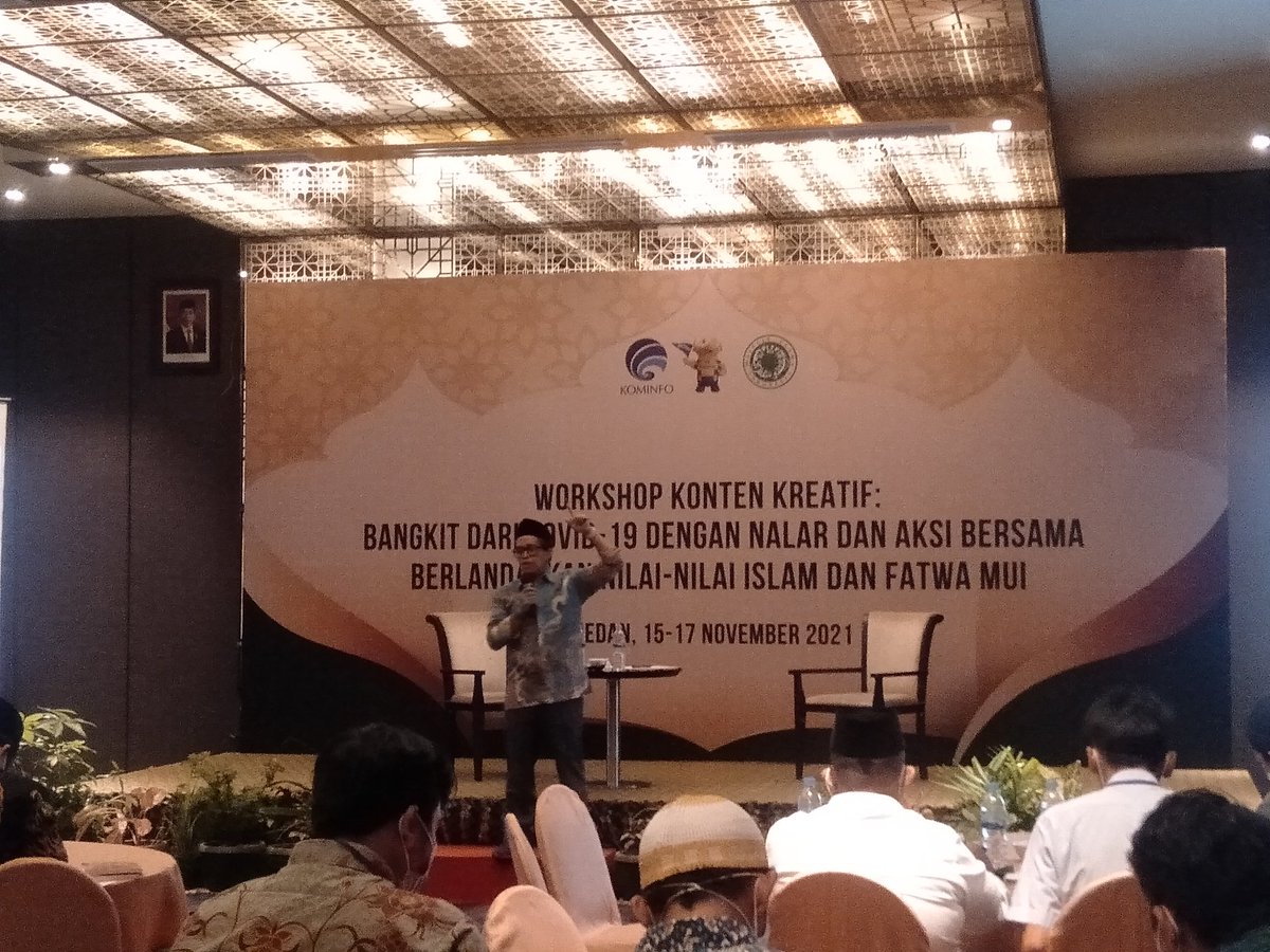 SolahuddinTanj2's tweet photo. Mas Tantan hermansah
Materi work shop konten kreatif
#IslamWasathiyahMUI 
#Muilabuhanbatu https://t.co/rgOChMc6M5