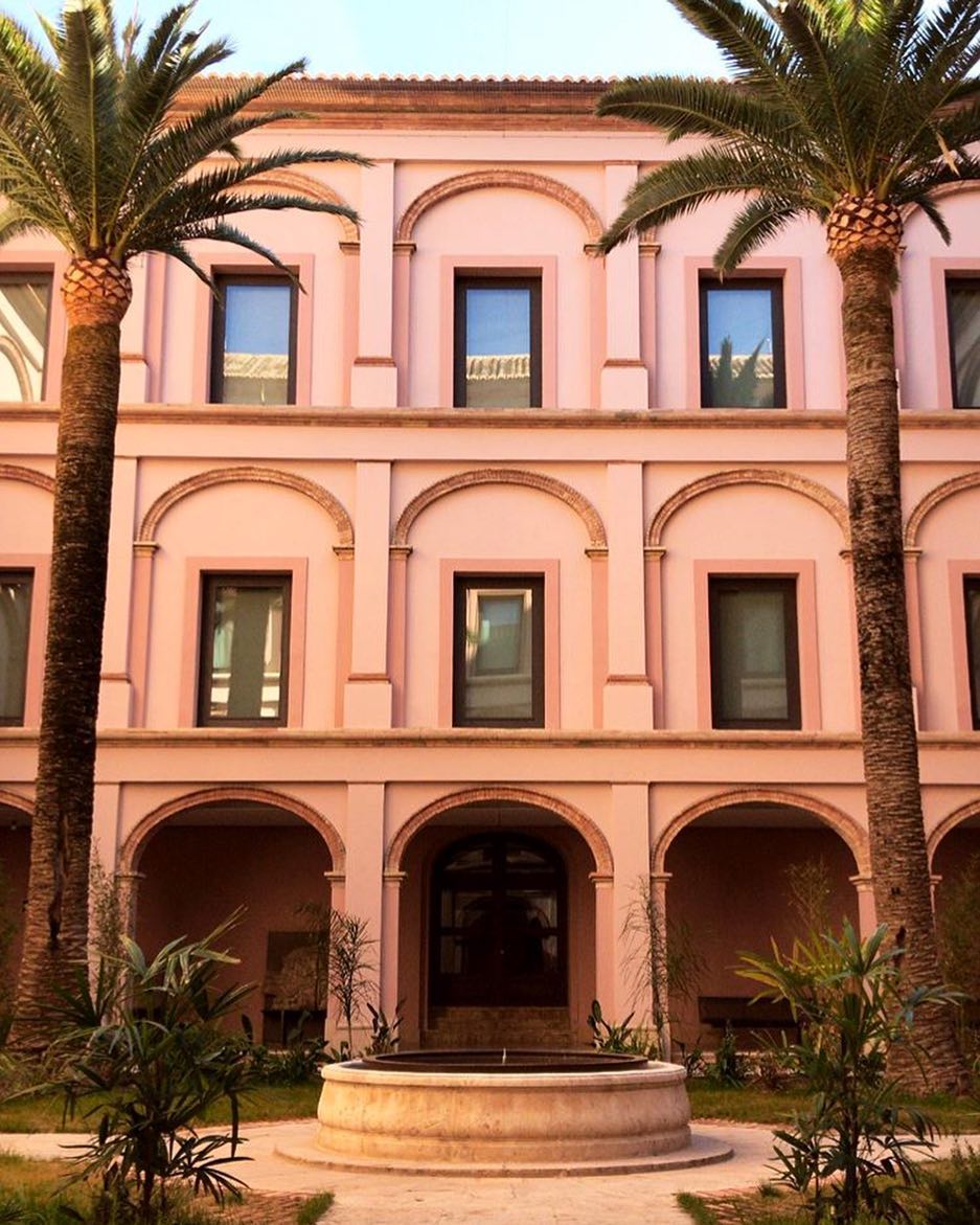 YouVLC's tweet image. ¿DÓNDE ESTAMOS?

Es una fachada de tonos rosa, que la podemos encontrar al lado del antiguo cauce del Turia y entre jardines... ¿Sabes desde dónde nos despedimos hoy?