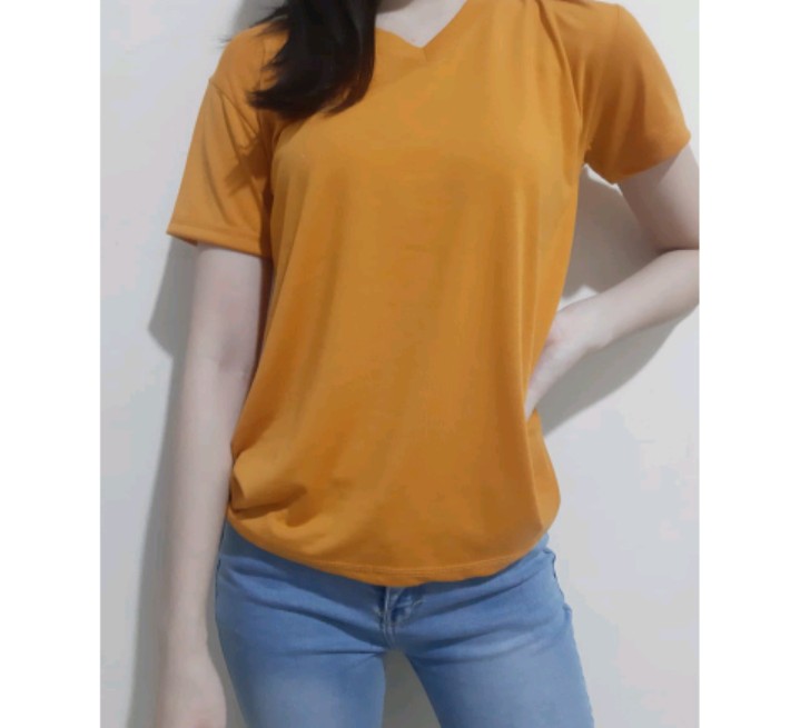 SimpleLookThing's tweet image. kaos v-neck cewek🌱

Buat yg pakai hijab,kaos ini jempol bgt ni, utk daleman yg dipadukan dgn cardigan atau kemeja
Simple but nyaman
Just 16k
shp.ee/dcmvcsj