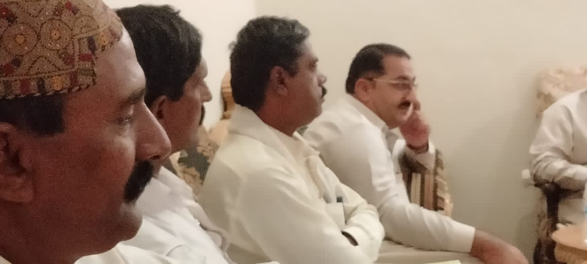 SaddamH76264314's tweet photo. مورو: رئيس فيروز احمد خان جمالي ((صدر پاڪستان پيپلزپارٽي ضلع نوشھرو فيروز)) جي فيروز جمالي ھائوس & پيپلز سيڪريٽرٽ مورو ۾ مح��ت ڍلو ((جنرل سيڪريٽري ھاري ڪاميٽي ضلع نوشھرو فيروز)) رضوان وڳڻ رضوان آرائين رئيس حبيب الله سھتو ۽ ٻين ورڪرن سان ملاقات .
#PresidentPPPdisst
#SmtDisstNF https://t.co/kwg5mRwhUc