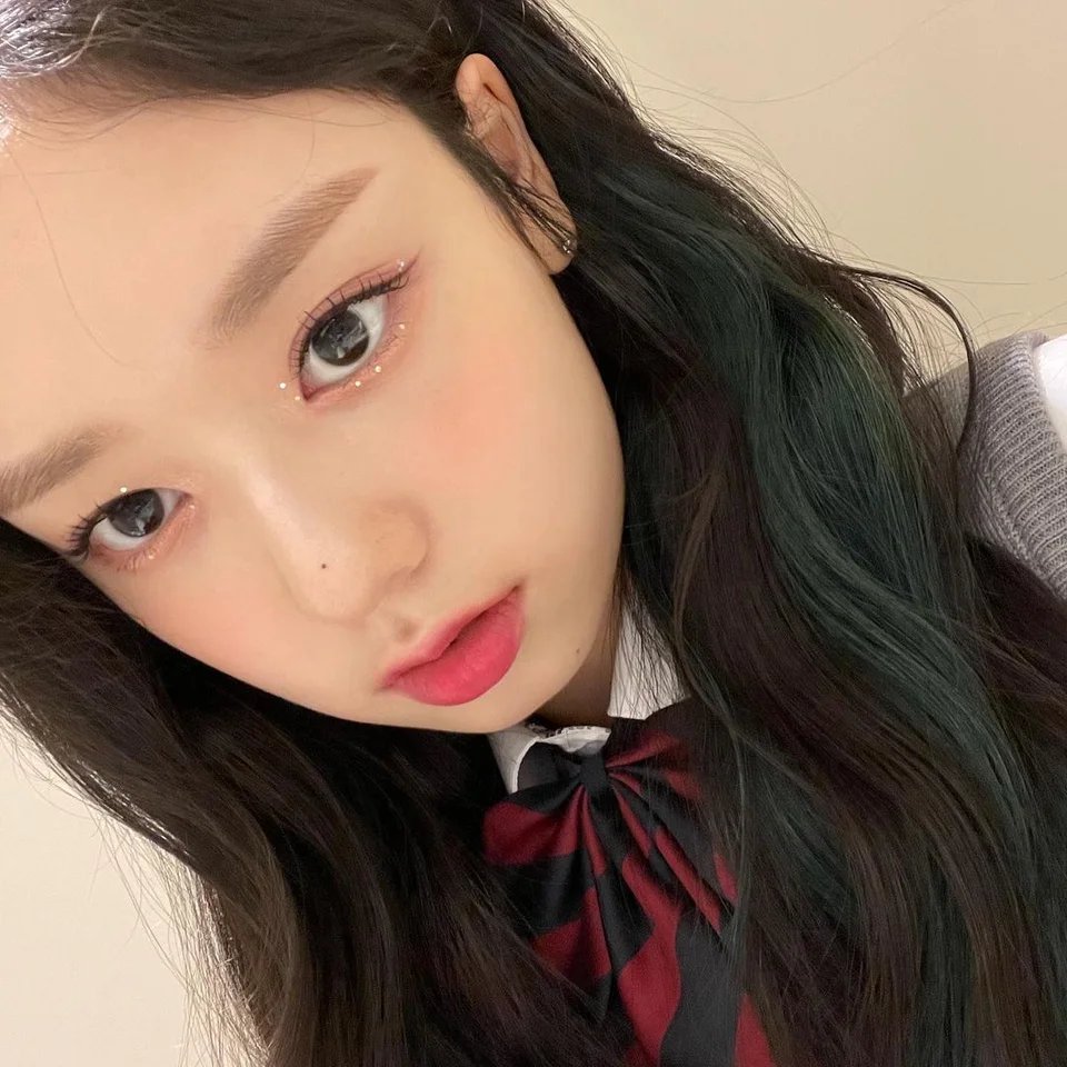 I was terribly bored and redid all of Doah's CHERRY LOG's thumbnails, a thread.

<a href="/fanatics_co/">.</a> #KIMDOAH #DOAH #FANATICS 
#파나틱스 #도아 #김도아