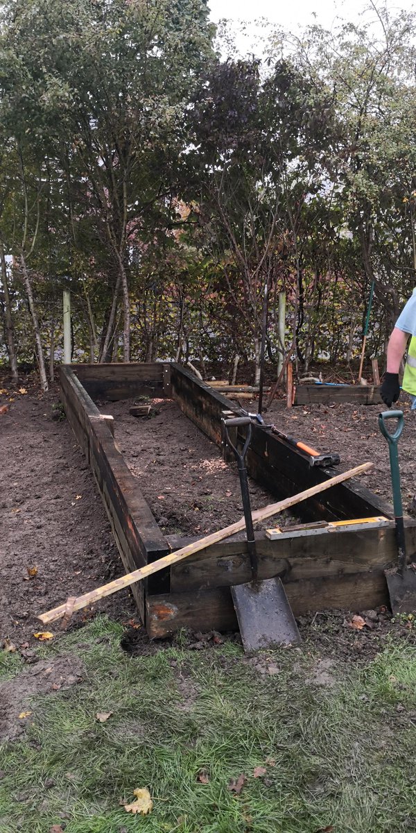 DtEStroud's tweet photo. The Vale hospital Dementia friendly garden is taking shape and the amazing team there have now added raised beds to the equation. Excellent stuff. If you want to know more or to get involved, pop down Thursday mornings. Hand tools welcome if you have any spares. #getgrowing https://t.co/14T6D0wMBP