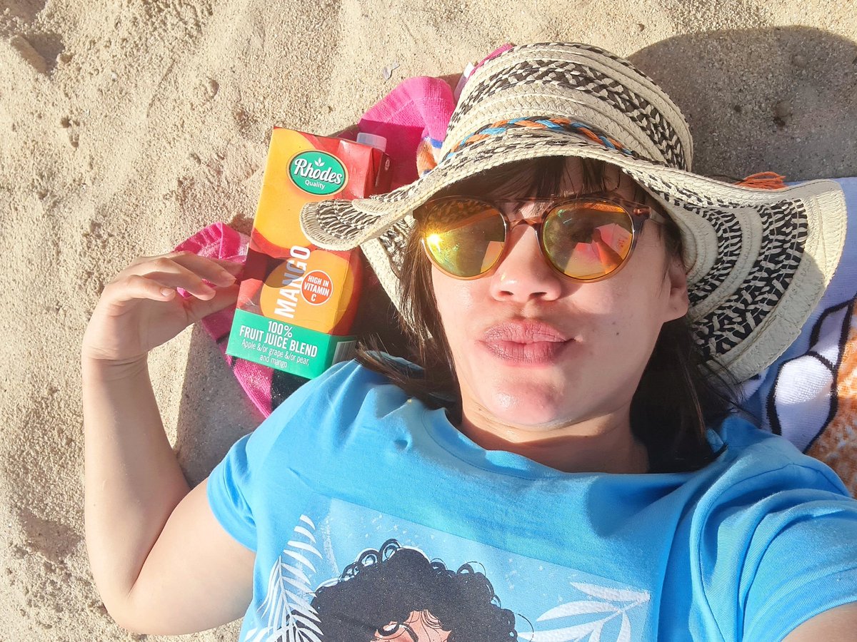 __ChantelAugust's tweet photo. #MetroGoWithGoodness #RhodesQuality it's summer time which also means lots of #RhodesQuality Moments π§π§πΉ so refreshing π @METROFMSA https://t.co/eJzujMbXFE