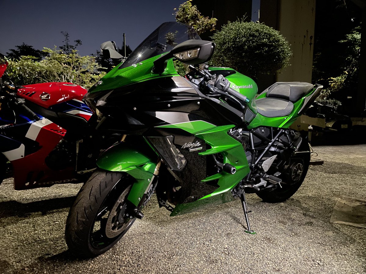 toshi_fullthro's tweet photo. 念願のバイク納車しました‼️

ハーレー2ヶ月半でお別れです😂
いいバイクだった✨

H2 SX SEこれからよろしく❤️ https://t.co/xbzuR4zR31