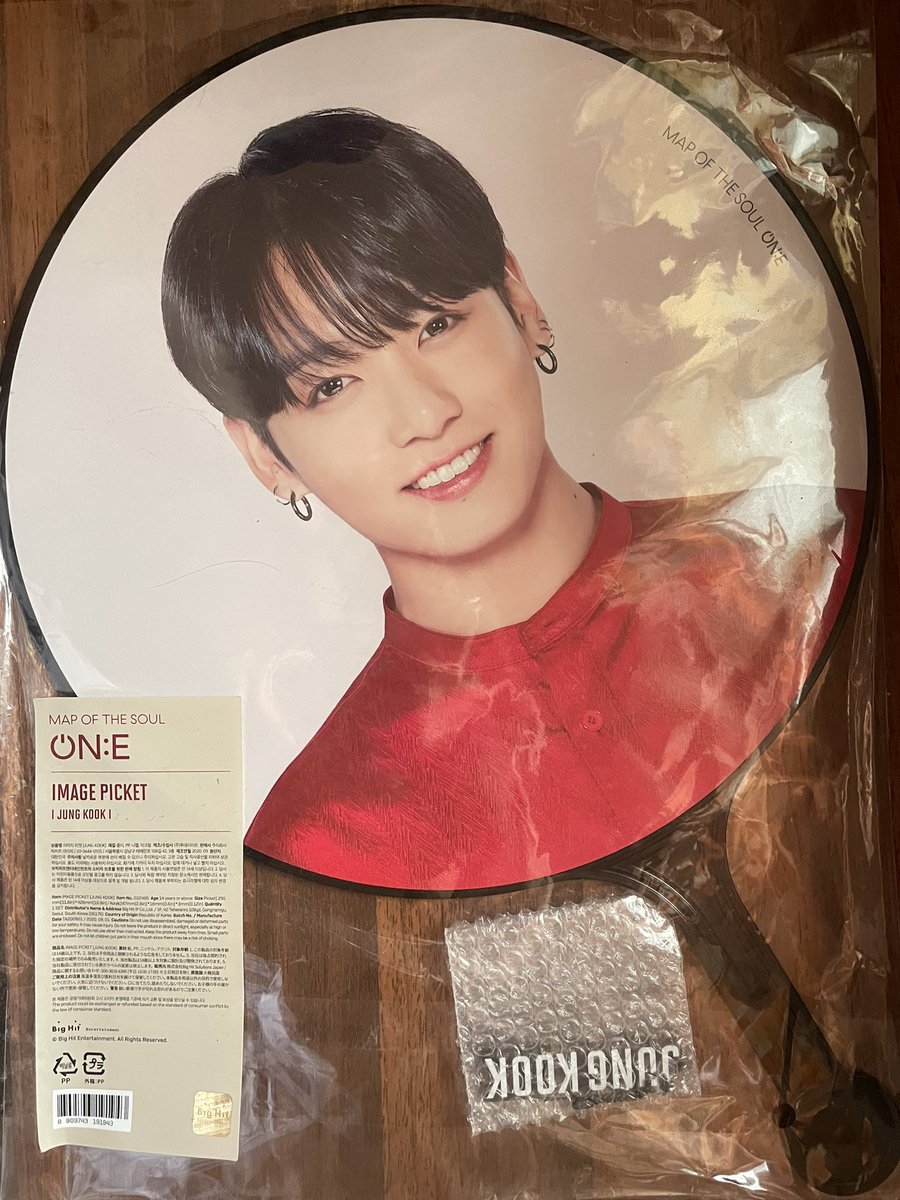 04everph's tweet photo. #04everonhand | ready to ship ! 🤩

— sealed mots on:e image picket ( jungkook | group )
— ₱ 900
— onhand
— mod: j&amp;t direct | sco | ggx
— comment “mine” (reserve for 2 days)

🏷 jk photo wts lfb ph go fan bts bangtan merch https://t.co/aRBsKtyxaN