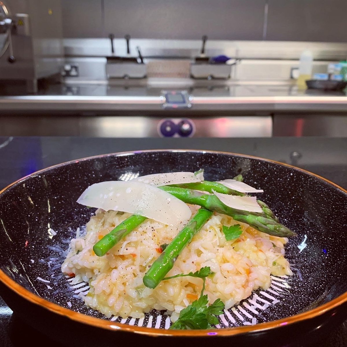 Hobart_UK's tweet photo. Minestrone soup ➡️ vegetable risotto ➡️ salmon en papillete, all cooked in the Bonnet High Speed Steamer in minutes, and all dishes that are included in our next live cooking demonstration!

💻Go to https://t.co/rcBhmqMkcV to register to watch
 📅17th November, 11AM-11:30AM https://t.co/DgUbj99ehV