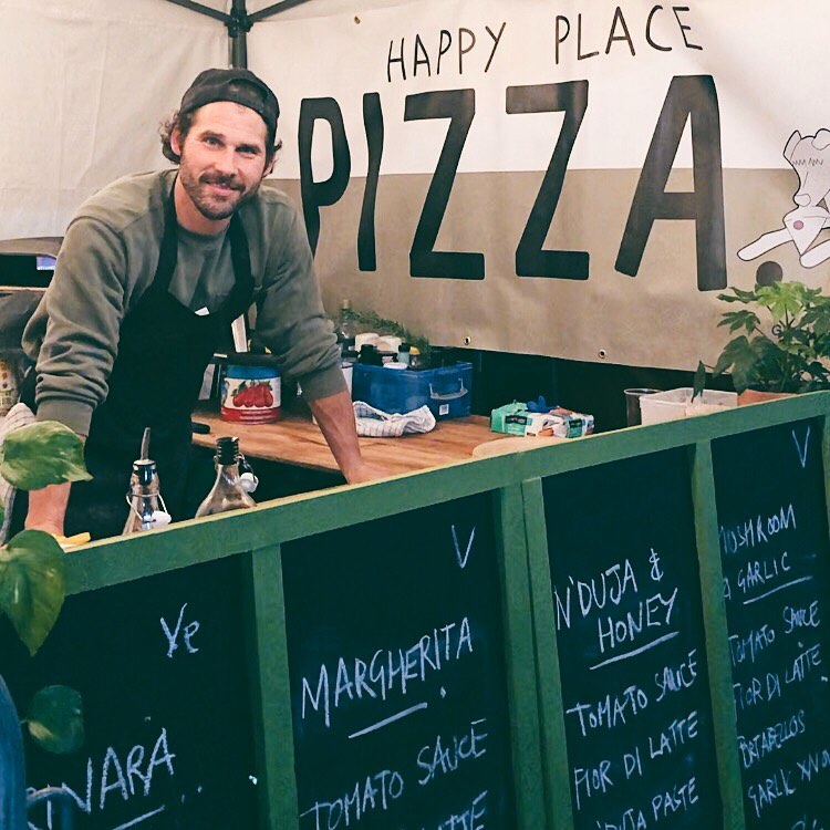 Head towards Bridgeford Street for your lunchtime tomorrow for burritos,  burgers, BBQ'd sandwiches and more.

Joining us for the first time is Happy Place Pizza with a 🔥 range of hand-stretched Neapolitan pizzas.

Come find us from 11.30am tomorrow.

levymarket.com/tuesday-16th-n…