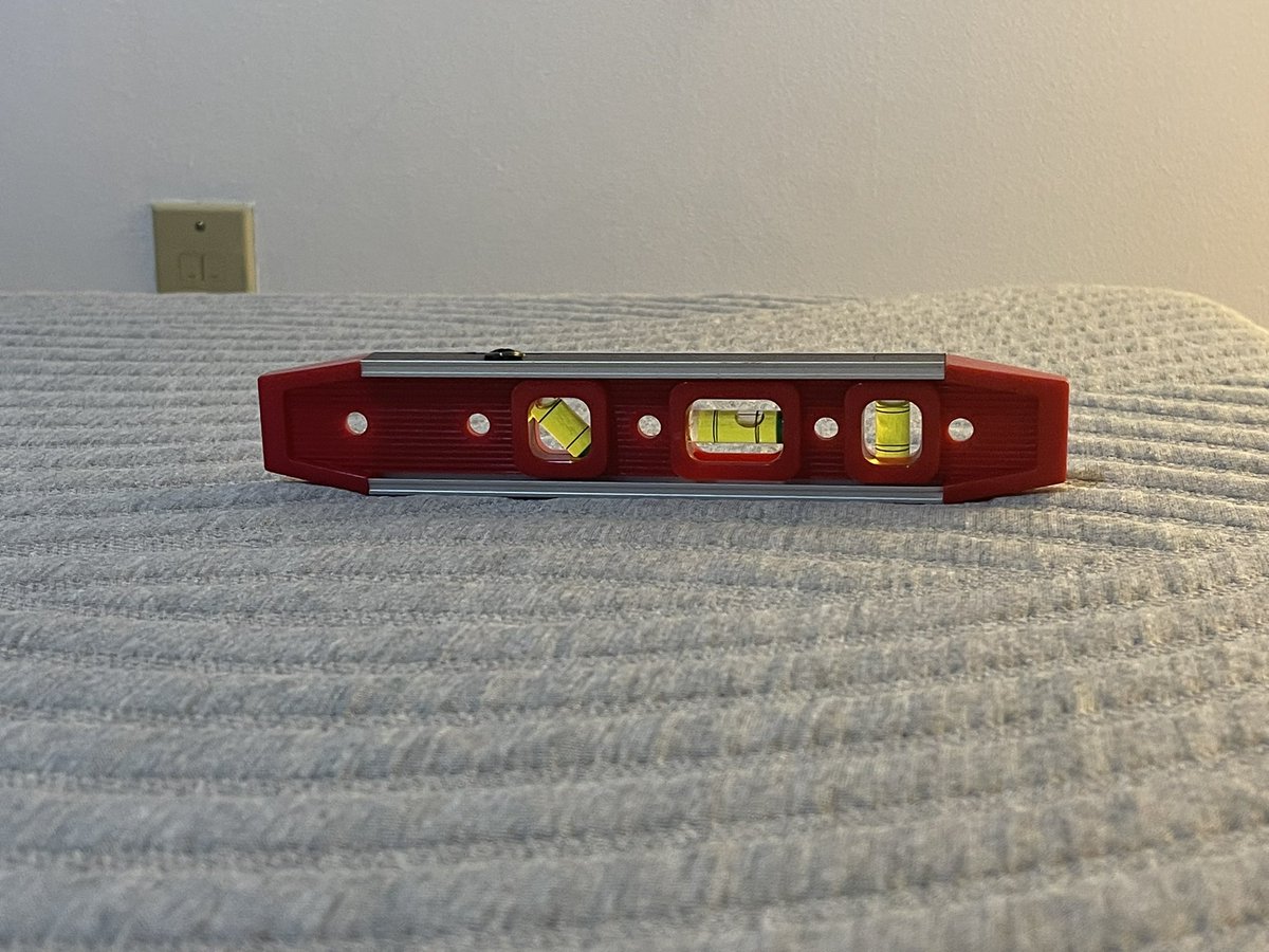 shadowmidna's tweet image. @sleepnumber your customer service is awful. Thanks for selling me a lemon then getting the runaround on the phone. I am on disability and have back/neck problems that have gotten severe due to your mattress. Mattress is on the floor it shouldn’t be uneven like this!