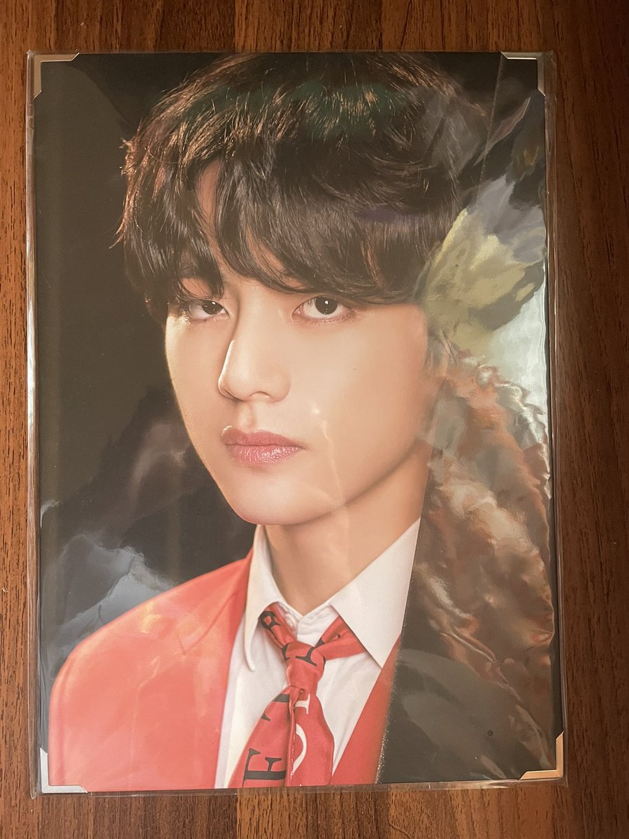 04everph's tweet photo. #04everonhand | ready to ship ! 🤩

— sealed mots on:e premium photo ( taehyung | group )
— ₱ 900
— onhand
— mod: j&amp;t direct | sco | ggx
— comment “mine” (reserve for 2 days)

🏷 photo wts lfb ph go fan bts bangtan merch tae prepho image sale https://t.co/ZgWlzaFVxr