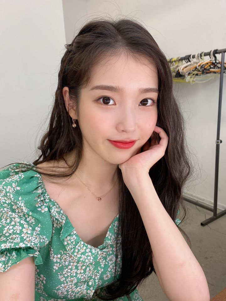 babiejieun's tweet photo. I vote for #MAMAVOTE #iu 💚 https://t.co/INf4J48jHC