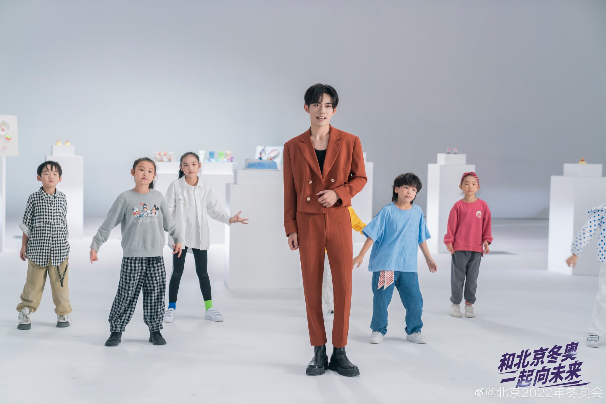تويتر 易烊千玺jackson Yee Youtube频道على تويتر Some Behind The Scenes Photos From Filming The New Mv For Together For A Shared Future Beijing22 Winter Olympics And Paralympics Slogan Promotion Song T Co 2so3mlntai Cr 北京22