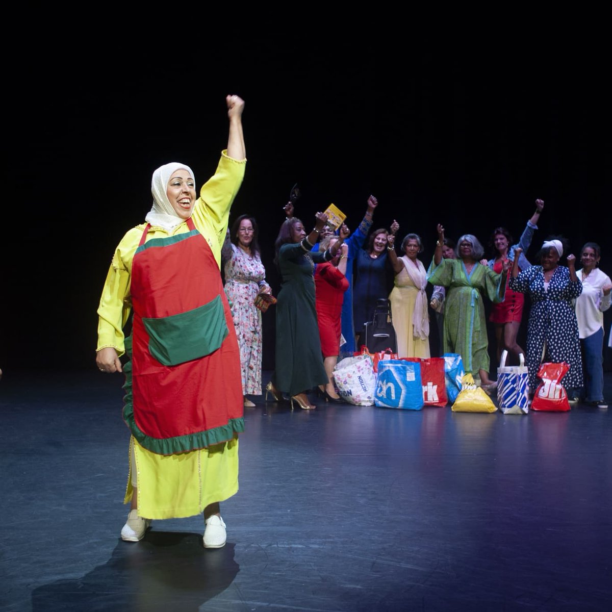 WomenConnect_ed's tweet photo. Het was even spannend afgelopen week, maar na 1,5 jaar mogen we weer #LIVE spelen voor publiek! 

⭐ Donderdag 18 november om 10.30 en 13.00 uur speciaal voor groepen in @TheaterZ
Je kunt je hiervoor aanmelden via contact@womenconnected.nl https://t.co/jzsVRqeYER