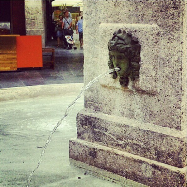 YouVLC's tweet image. AGUA DE LA FUENTE

Hoy nos despedimos de nuevo con pregunta: ¿Dónde podemos ver esta fuente? Responder en los comentarios. Nos vemos mañana. Bona nit.