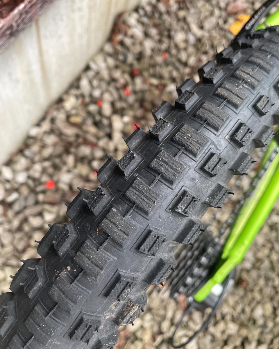 EpicEvie2's tweet photo. My cousin is selling his bike

carerra 20” wheel
In good used condition
7 speed twist gears for easy shifting
Tektro V brakes
Upgraded tyres to shwalbe little Joes trail tyres that are literally brand new
£270 new 
£110ono
Collection only or delivery local if price is right https://t.co/NLZ8JvO3ji