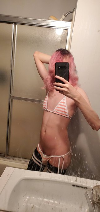 Wanted to share my sexy bikini https://t.co/omzEsupy9i