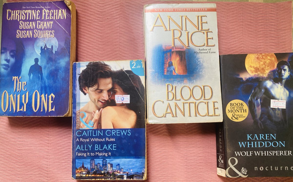 Dee_Pom's tweet photo. Out with the old, in with the new🌬🌬
I have a thousand and one books relaxing on my shelves📚📚📖
Online book sale anyone?? 

Abeg 99.9% of the books are adwaman nkoaaa 😘

Books range from Gh10 - Gh20
Buy 3 of Gh10 books  for Gh25
Who’s interested? 🙋🏽‍♀️🙋🏽‍♂️
There are countless more https://t.co/r5r4z7MWkG