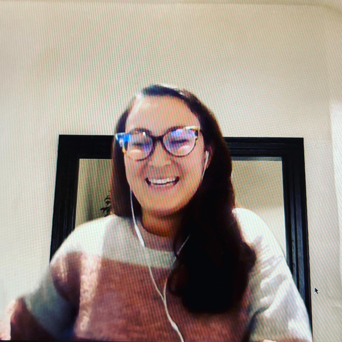 pradvuow's tweet photo. Three #alumni from our #PRadv course came to discuss Final Projects and strategies in our high tech lecture theatre 1. @gogomiro1996 #zuzanna came to the campus to present and @NovPastore   beamed in from her job in #Publicis to review how to evaluate a strategy https://t.co/o7qsleZ4Cv