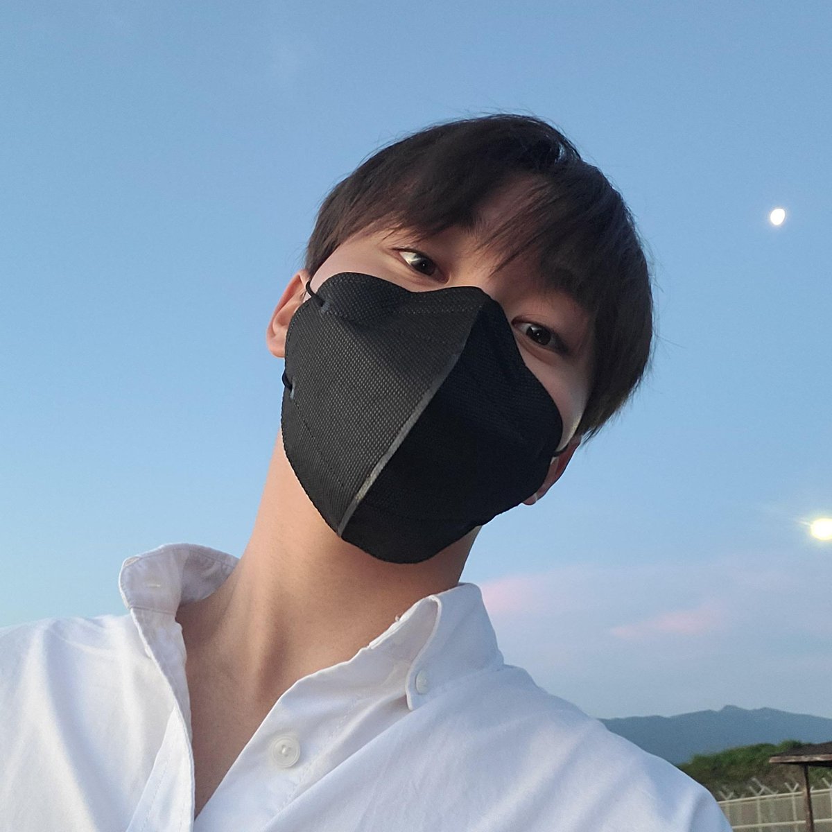 방금 올라온 최 스토리 속 노래 가사 
그리고 부가 전에 올렸던 사진..
아무래도 솔부 찐인 것 같다..
내가 지금 뭘 본 거지