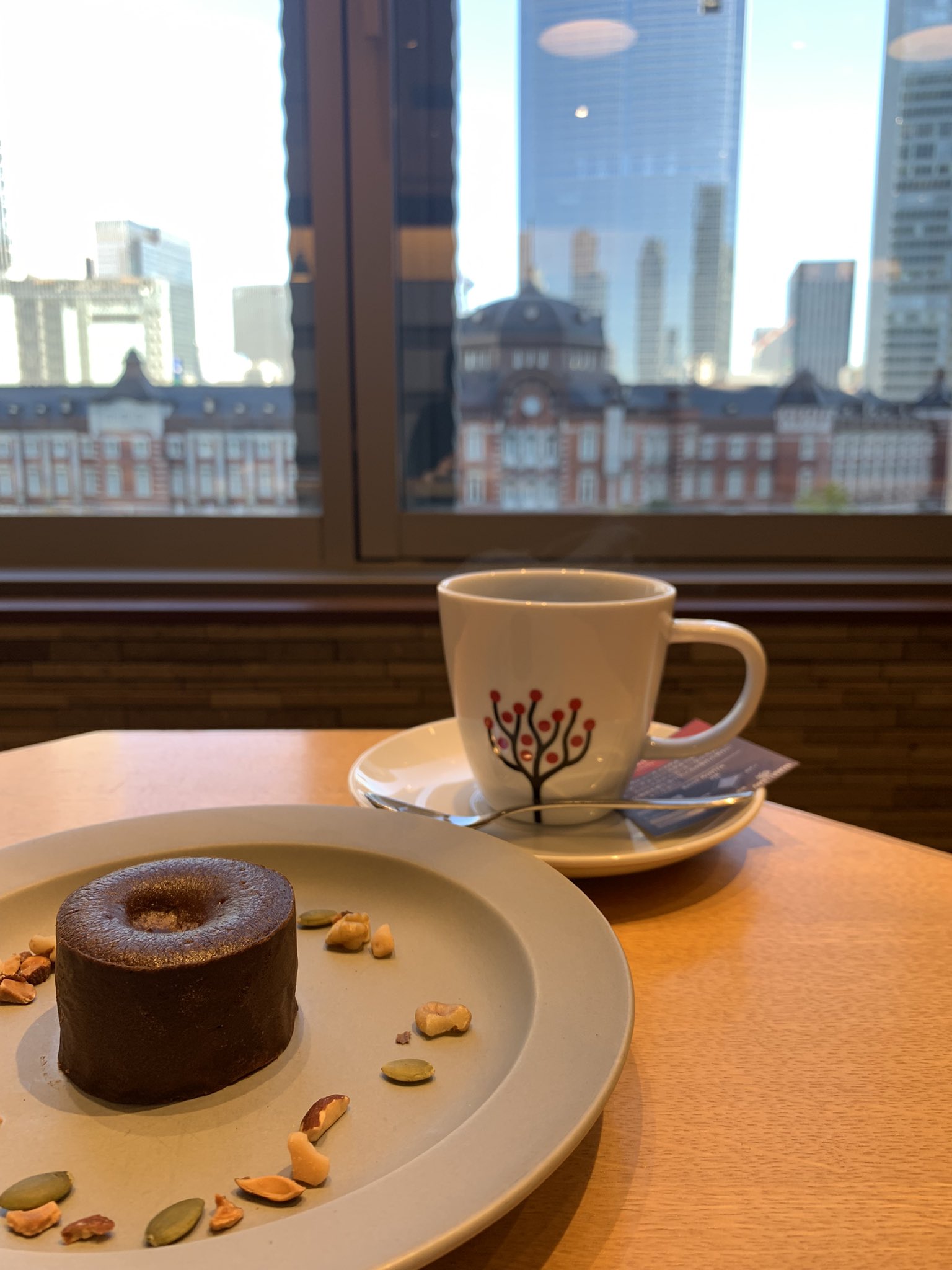 Ami 11 15 カフェ紹介 丸ビル4階のcafelexcel Doutor系列のカフェみたいです Cafelexcel カフェレクセル Doutor ガナッシュショコラ チョコケーキ チョコレート 丸の内 丸の内カフェ ミクチャ ボドコン表参道 拡散希望 Rt希望