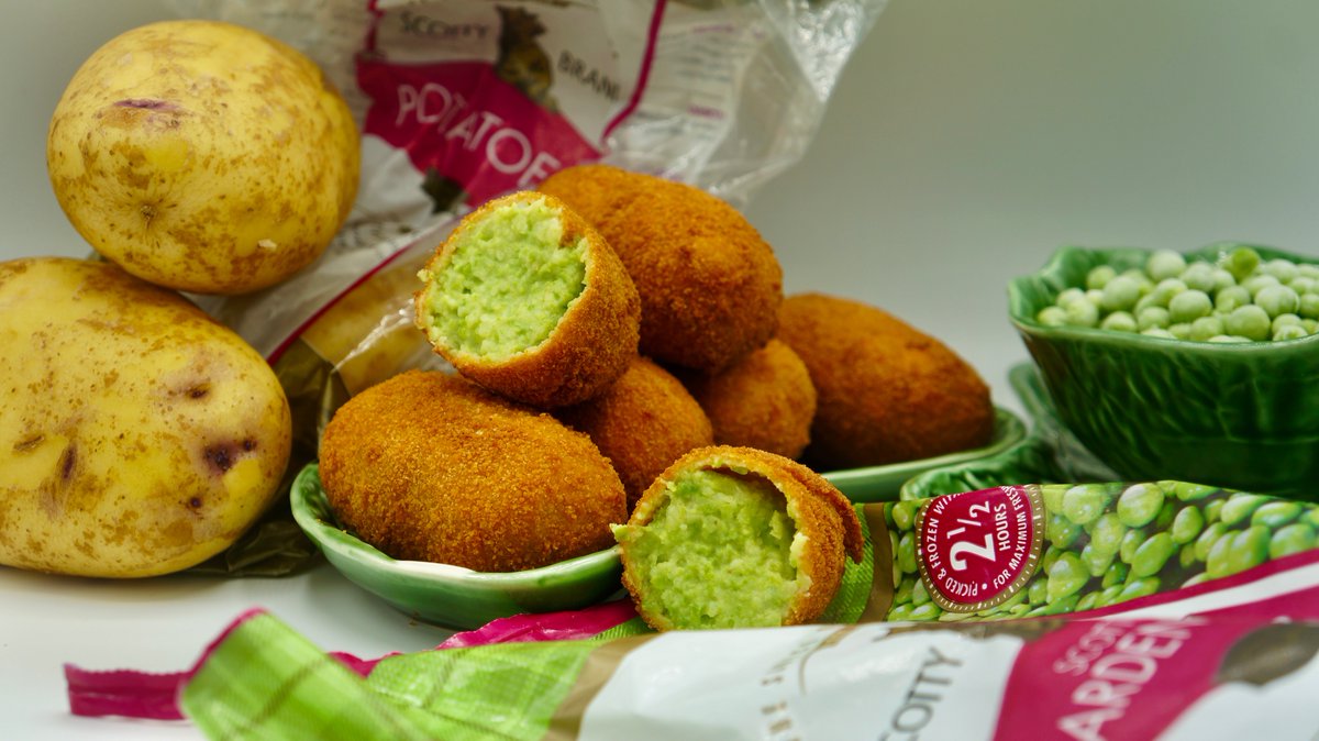 #ad I was delighted to collaborate with <a href="/Scotty__Brand/">Scotty Brand</a> to recreate, update and celebrate Fanny Cradock's Duchess Potato Rissoles - no harmless green food colouring here, it's all naturally coloured (and flavoured) with peas... keepcalmandfannyon.blogspot.com/2021/11/fanny-… #LovePotatoes