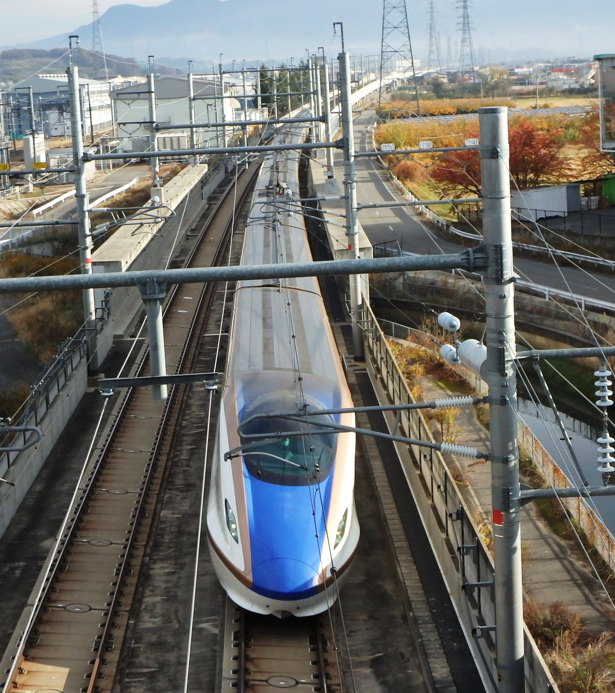 にいてつ E7系北陸新幹線かがやき502号東京行き ｗ7系北陸新幹線はくたか551号金沢行き 長野 飯山にて T Co Qgc9jh5fd5 Twitter