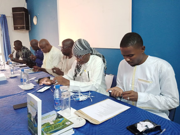 unchk_sn's tweet photo. [#EVENEMENT]
La cérémonie de dédicace de l’essai titré CASAMANCE LES LEVIERS DE LA PAIX du Dr Thierno Boubacar BARRY, Administrateur de l'Espace numérique ouvert de Kolda, s'est tenue ce samedi 13 nov. 2021. Il est co-écrit avec M. Makhtar FALL, agent d'administration à l'@UGBSN. https://t.co/tRlnlEnmWL
