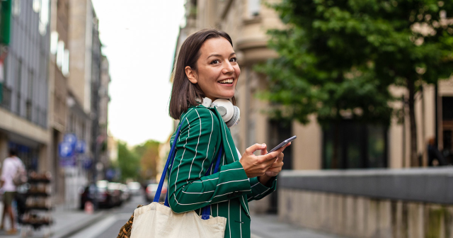dmarins1's tweet photo. As the European Commission focuses on delivering climate-neutral and smart cities by 2030, @VodafoneBiz explores how #tech can help create greener, more easily mobile #UrbanLiving: #sustainability #IoT #5G https://t.co/AUQ1IzmZLG https://t.co/8Ix637DVVp