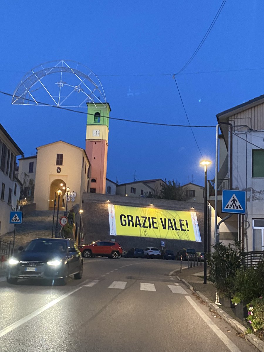 Cescovale's tweet photo. @ValeYellow46 infinitamente GRAZIE #leggenda #GOAT https://t.co/7aNKPQrztS