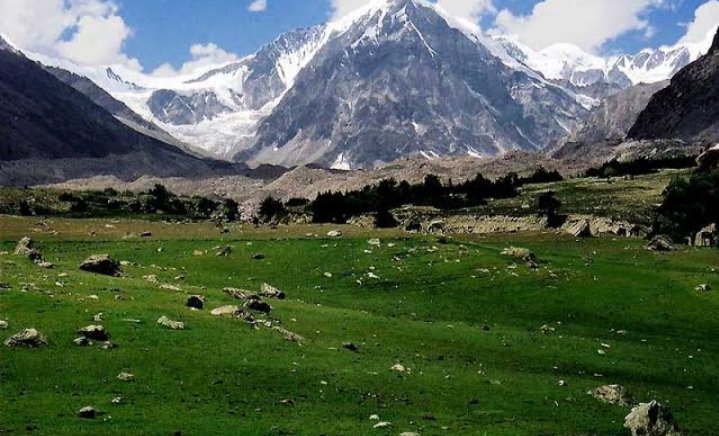 Advpakistan1's tweet photo. Rupal Valley
The #RupalValley is a #valley #located in the #Astore District of #GilgitBaltistan, #Pakistan. It is on the #southern side of #NangaParbat, and is accessed via the #AstoreValley, which leaves the #Karakoram #Highway at #Juglot, some 60 km (37 miles) south of #Gilgit. https://t.co/G5c44eVDWc