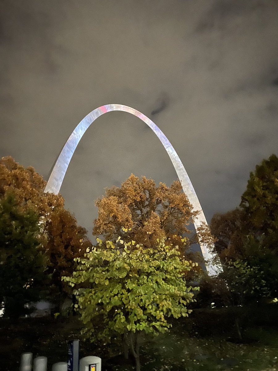 MaxROIFarmer's tweet photo. Arch always seems like a fitting landmark in this drive, most Americans misunderstand the “American Dream” in a fundamental way, the American Dream isn’t something Uncle Sam hands you and you manifest it, 

It’s an Opportunity, Not an Outcome https://t.co/nQlfwF7Of9