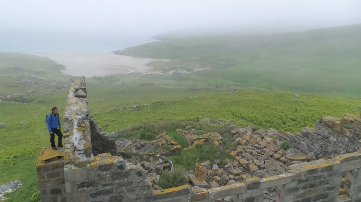Jdcrawf's tweet photo. Tonight it's EP3 of #ScotlandFromtheSky, 9pm @BBCOne Scotland - and I'm travelling back in time from the present day to 3,000 BC to tell forgotten stories of lost and abandoned Scotland (1/10) https://t.co/mN25qYdjVW