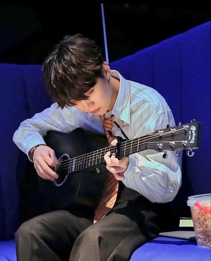 thvhours's tweet photo. os "prod. suga" ultrapassaram 1 bilhão de streams no spotify, mais uma conquista para o maior produtor da atualidade que só trabalha com hinos, min yoongi nunca erra 😁😁
SUGA 1B STREAMS PRODUCER
#1BForMinPD
CONGRATS SUGA
#ProudOfMinPD @BTS_twt https://t.co/LciQRhKroX