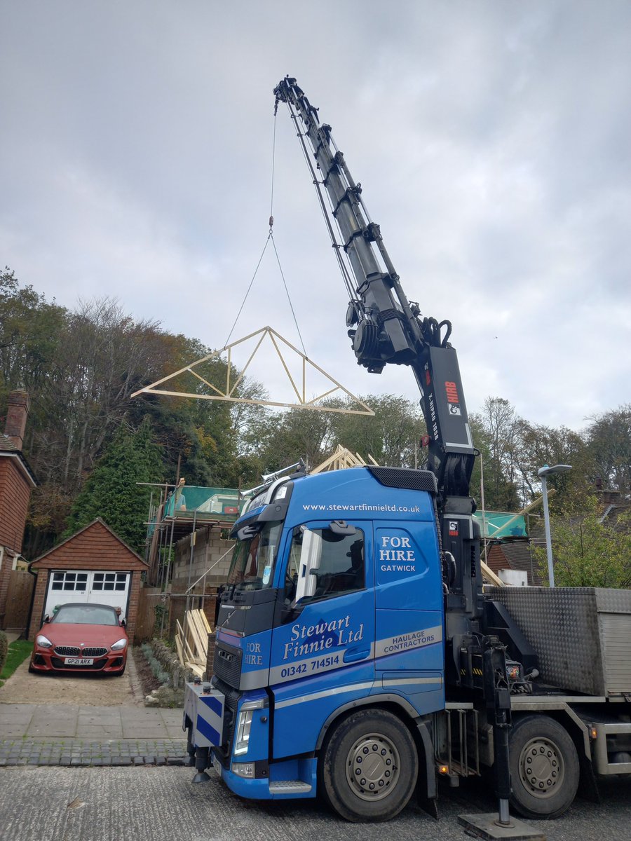 SFinnieLtd's tweet photo. That's how roof trusses should be done, with our massive Hiabs!
lifting and placement of Timber roof trusses over 10 meters wide.
#hiab #lorry #lorryloader #construction #building #crane #rooftrusses #truck https://t.co/rtPhyxAc0o