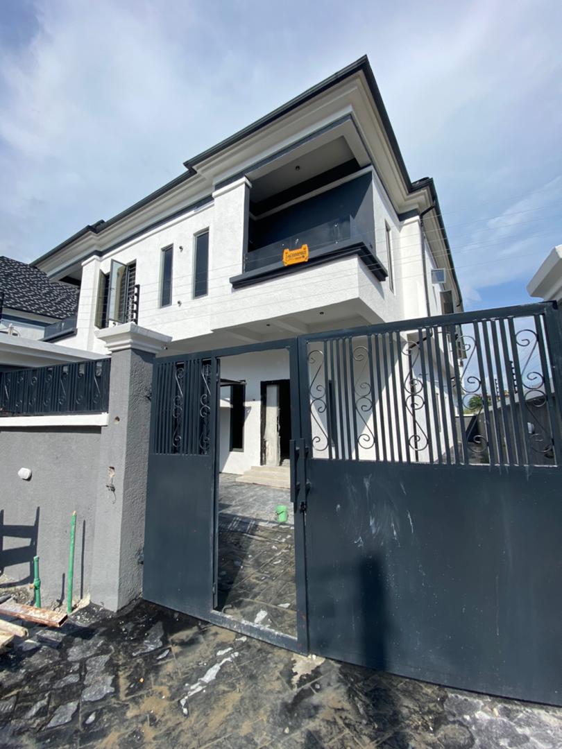 PeaceIsGodly's tweet photo. *N90m Chevron Lekki Duplex*
🔑🔑 4Bedrooms Semi Detached Duplex with Bq for Sale!!
🕹Features:CCTV, Brand new,  Video Bell ,Clean water ,Secured estate ,Good Compound space ,Fully Fitted Kitchen ,Serenity  ,Water Heaters ,,Pop Ceiling ,Jacuzzi , Tittle:Governor's Consent
#Lekki https://t.co/tJyIYOaU1a