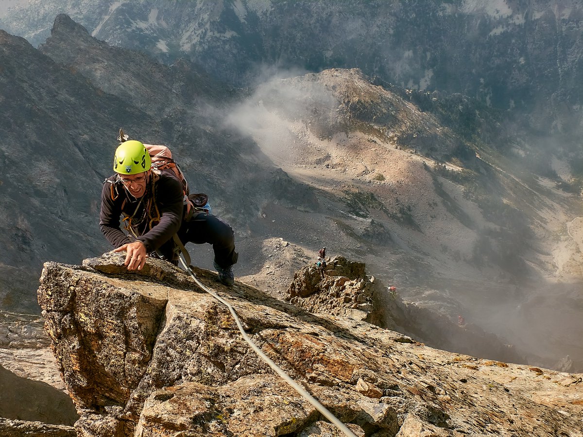 loscarponecai's tweet photo. 🧗La Valle Gesso nonostante la sua lunga storia alpinistica, è poco conosciuta al di fuori dei confini. Ma permette #escursioni a piedi, #arrampicate su roccia e gite di #scialpinismo di grande soddisfazione.
Scopriamo vie e rifugi in cui fare tappa ➡ https://t.co/zaCdJjkW7R https://t.co/5Yfhg6kytS