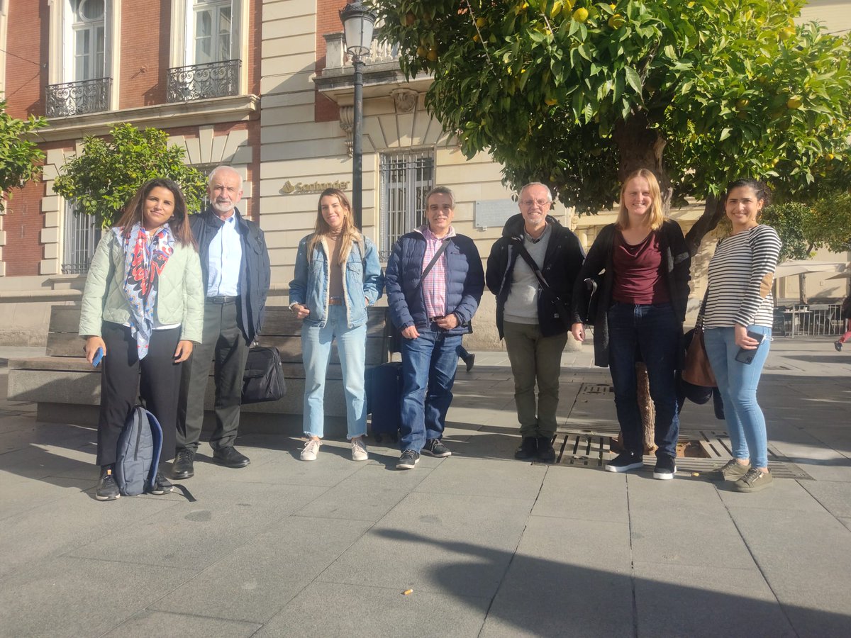grupo_apl's tweet photo. La semana pasada recibimos la vista de 3 miembros del grupo #SinCom de @unileon: Salvador Gutiérrez Ordóñez, @MIglesiasBango y Francisco Javier Grande Alija. Además de An Vande Casteele de @VUBrussel.
Ha sido un placer teneros aquí y planificar proyectos futuros juntos😁 https://t.co/75pXzeMZbr