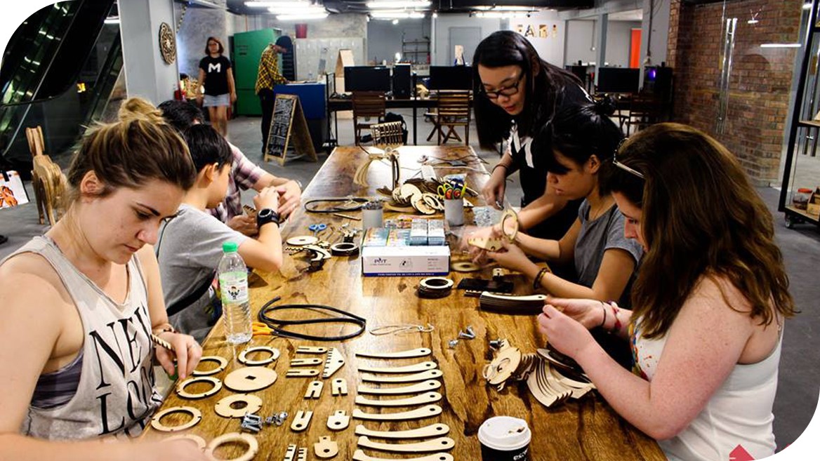 Are you a #creativehub based in the UK? Are you interested in connecting with creative hubs in Southeast Asia? We are looking for a UK partner hub to help animate a #networking platform over the next 9 months. Apply by 3 December! Details here: bit.ly/3wKVSZT <a href="/my_British/">British Council MY</a>